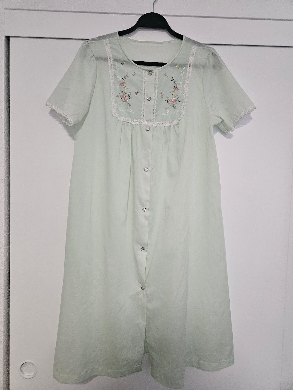 Women's Light Mint Short-Sleeve Button-Front Nightgown with Floral Embroidery